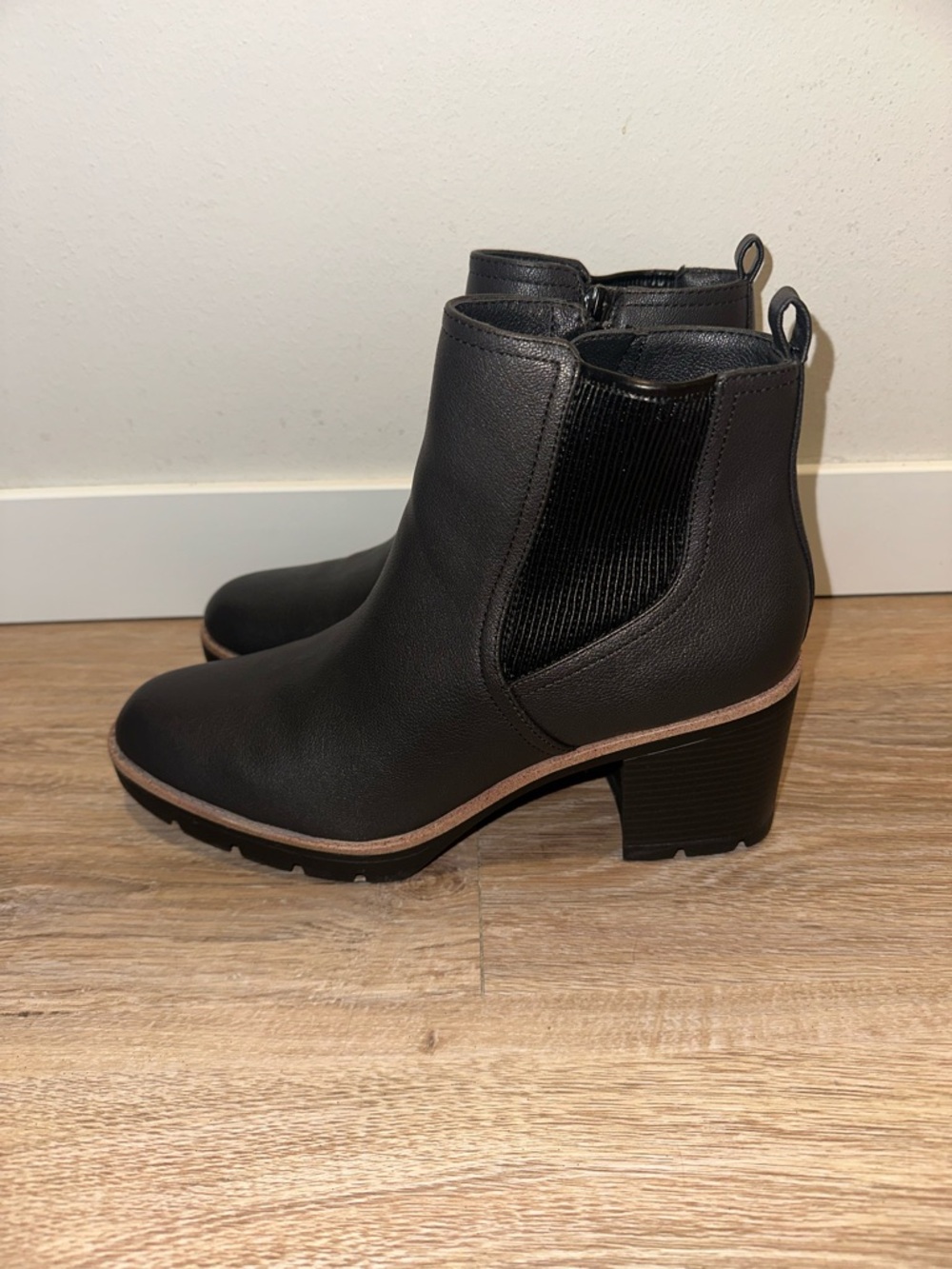 New Classic Naturalizer Women's Black Ankle Boots with Block Heel size 12